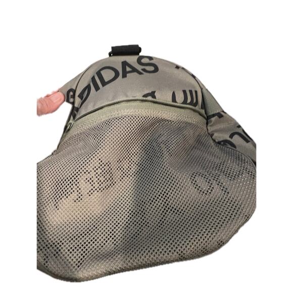 Adidas Multi Language 20"x10"x10" Gray Duffel Gym Bag - Picture 5 of 6